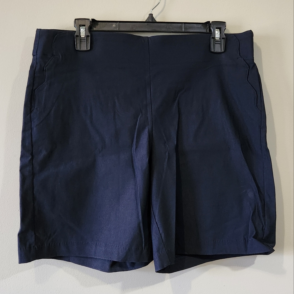 Violets & Roses pull on scalloped pocket shorts
